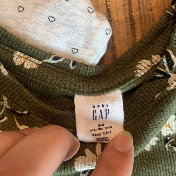 Set of 2 long sleeve baby shirt🌼 - Picture 4 of 5